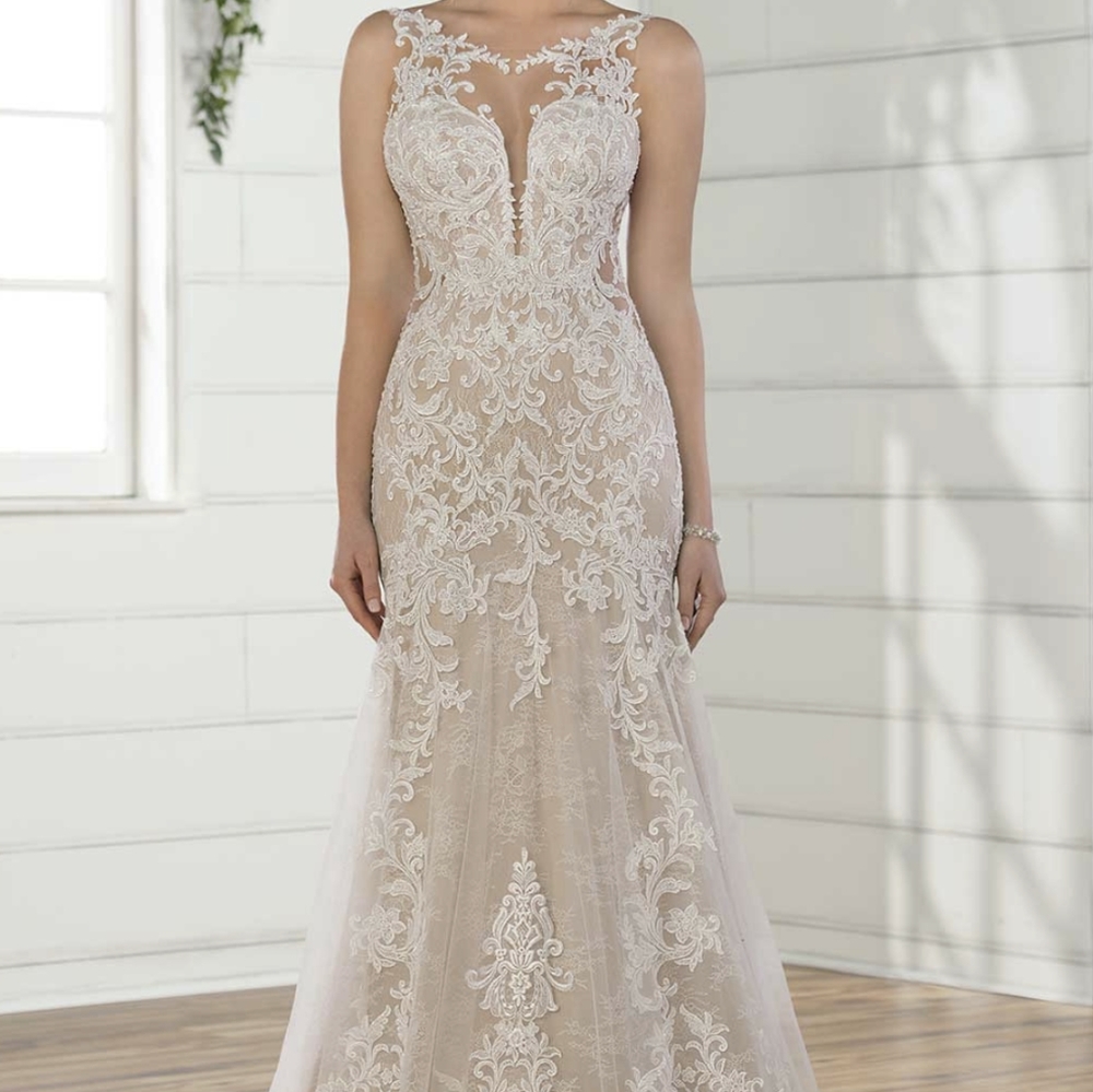 Brand New, Never Worn Wedding Dress